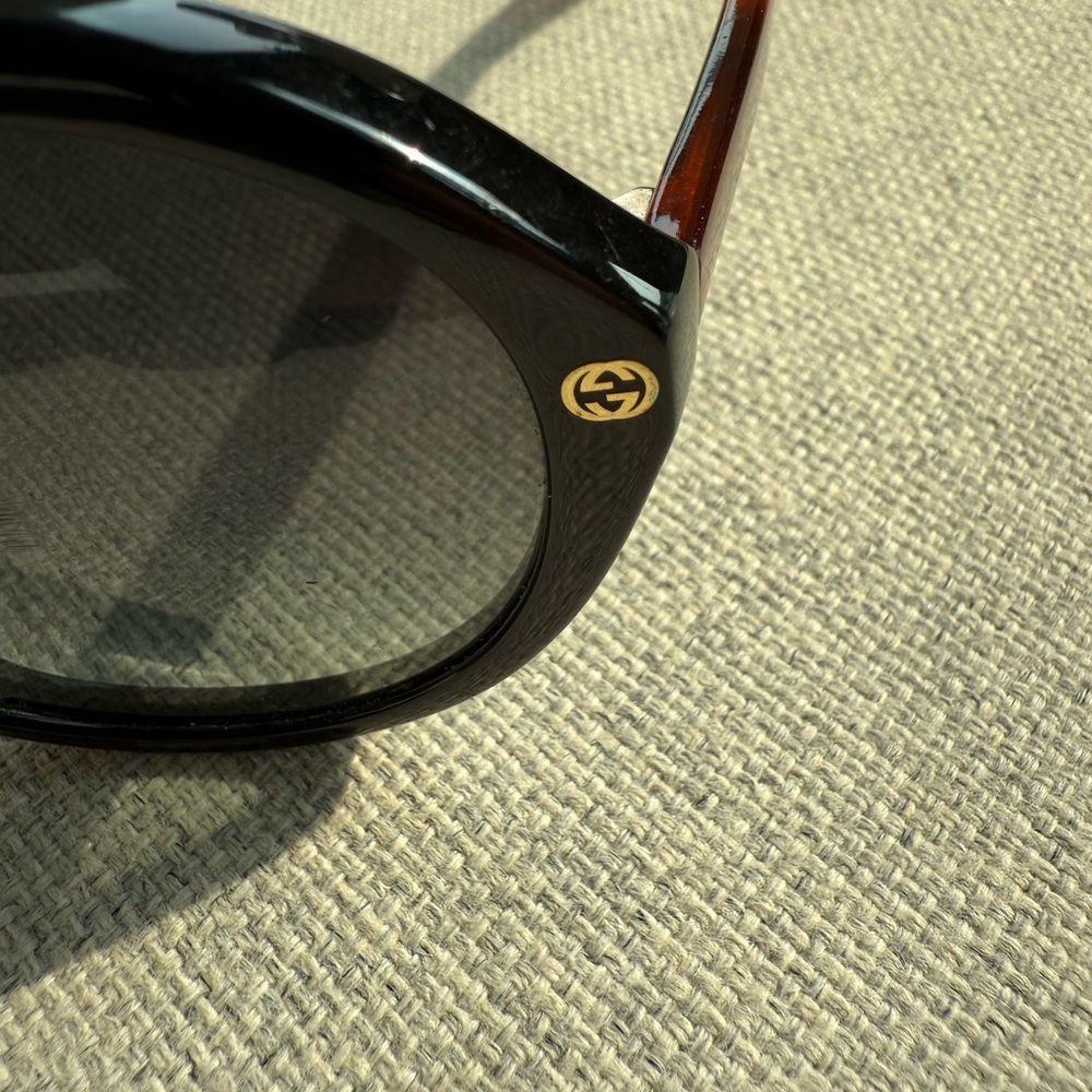Gucci Black Oval Sunglasses - Picture 9 of 9